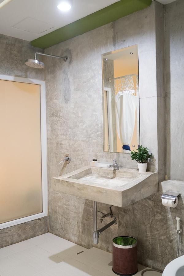 Qilombo Hostel Silom - Hq Bangkok Ngoại thất bức ảnh