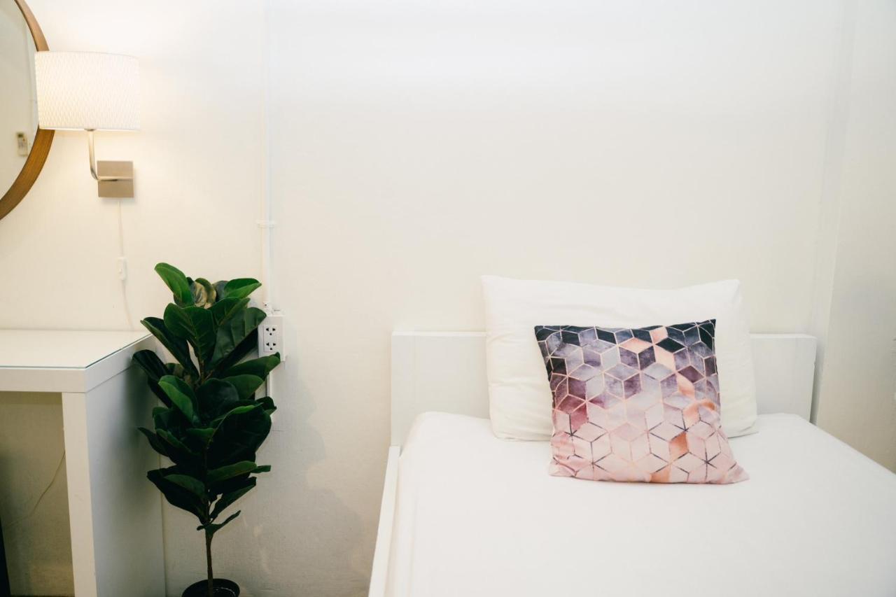 Qilombo Hostel Silom - Hq Bangkok Ngoại thất bức ảnh