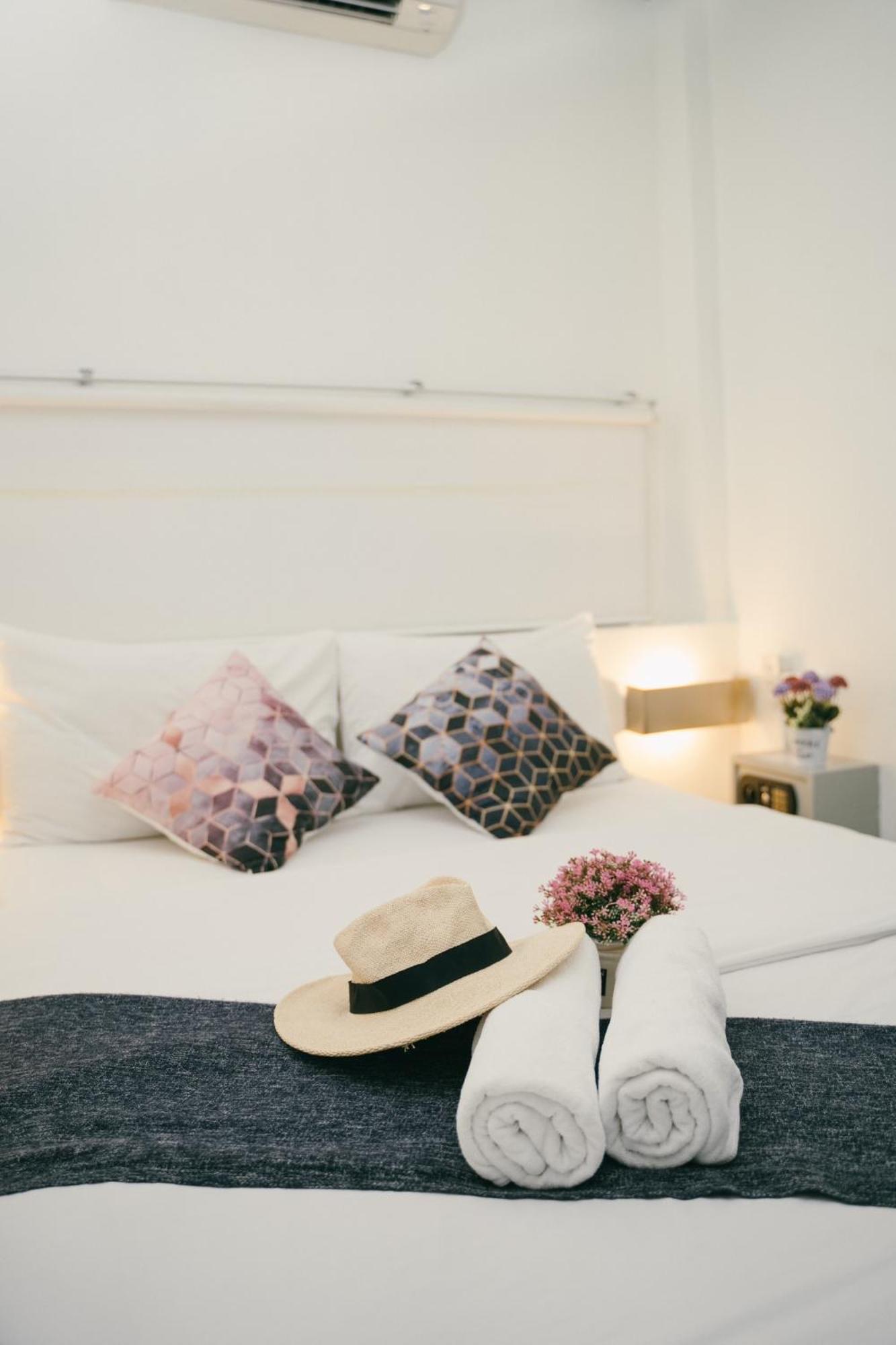 Qilombo Hostel Silom - Hq Bangkok Ngoại thất bức ảnh